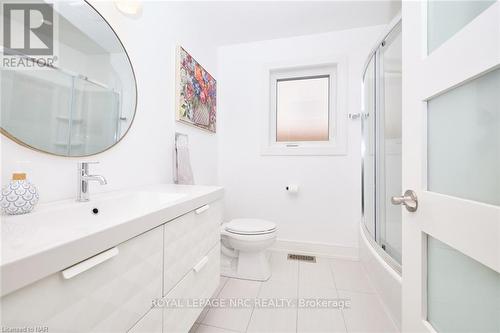 8868 Sodom Road, Niagara Falls, ON - Indoor Photo Showing Bathroom