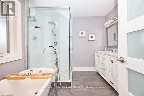 8868 Sodom Road, Niagara Falls, ON - Indoor Photo Showing Bathroom