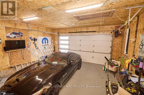8868 Sodom Road, Niagara Falls, ON - Indoor Photo Showing Garage