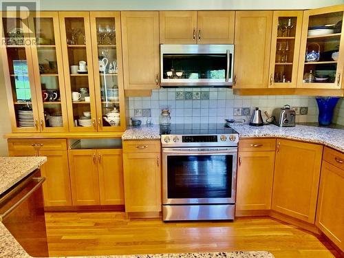 28 Coal Creek Road, Fernie, BC - Indoor Photo Showing Kitchen