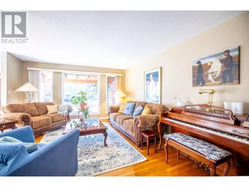 28 Coal Creek Road, Fernie, BC - Indoor Photo Showing Living Room