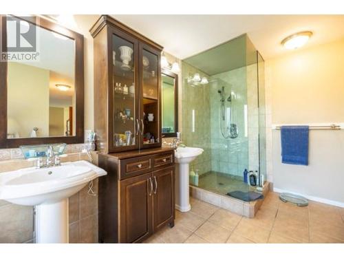 28 Coal Creek Road, Fernie, BC - Indoor Photo Showing Bathroom