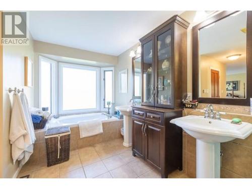 28 Coal Creek Road, Fernie, BC - Indoor Photo Showing Bathroom