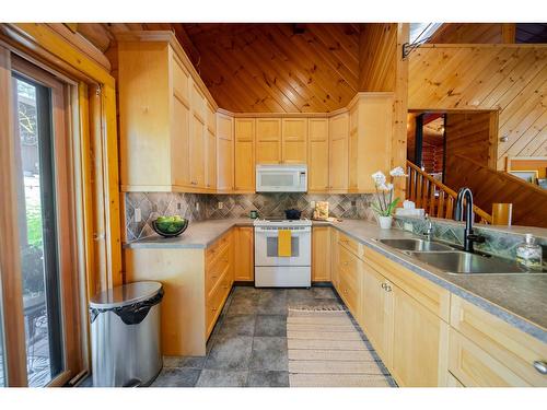 6275 Tie Lake Shore Road N, Jaffray, BC - Indoor Photo Showing Kitchen With Double Sink