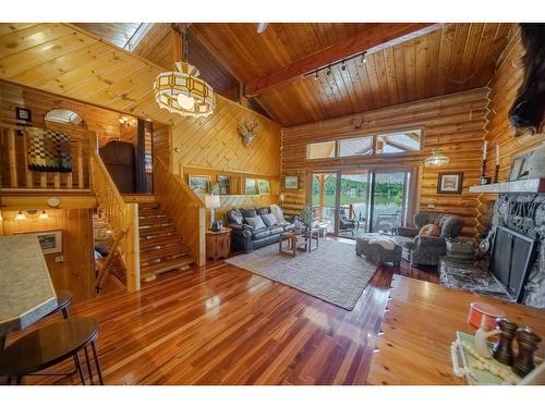 6275 Tie Lake Shore Road N, Jaffray, BC - Indoor