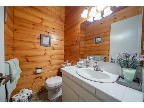 6275 Tie Lake Shore Road N, Jaffray, BC - Indoor Photo Showing Bathroom
