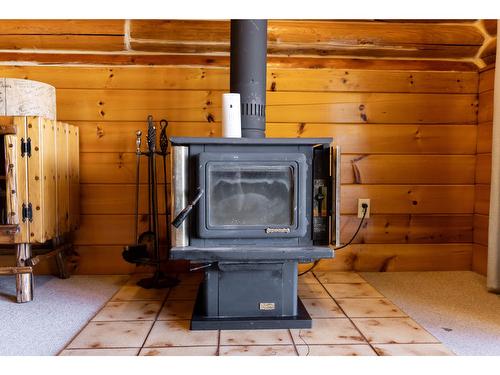 6275 Tie Lake Shore Road N, Jaffray, BC - Indoor With Fireplace
