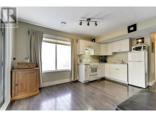 2587 Tallus Ridge Drive, West Kelowna, BC - Indoor Photo Showing Kitchen