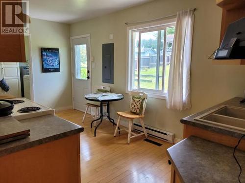 4044 Manitoba Ave, Powell River, BC - Indoor