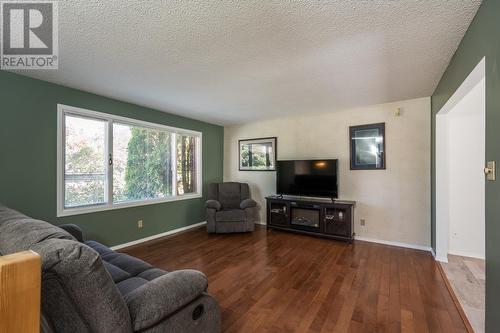 1725 Emmet Avenue, Prince George, BC - Indoor Photo Showing Living Room