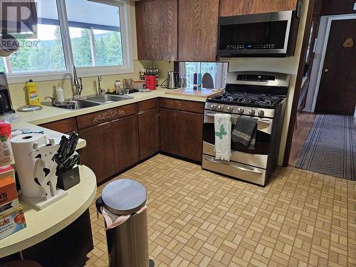2455 Firwood Hill Road, Williams Lake, BC - Indoor Photo Showing Kitchen With Double Sink