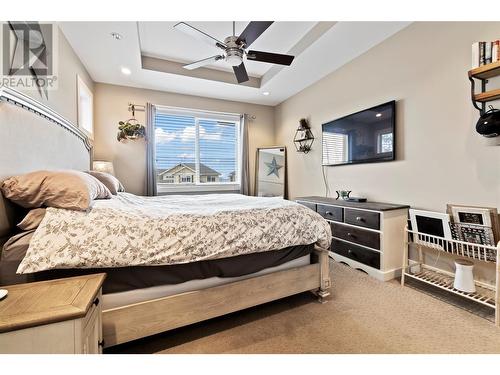 831 Clarance Avenue, Kelowna, BC - Indoor Photo Showing Bedroom