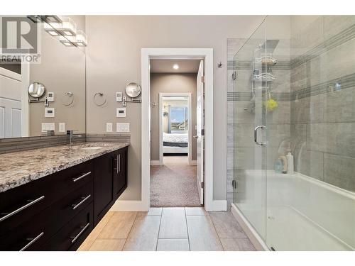 831 Clarance Avenue, Kelowna, BC - Indoor Photo Showing Bathroom
