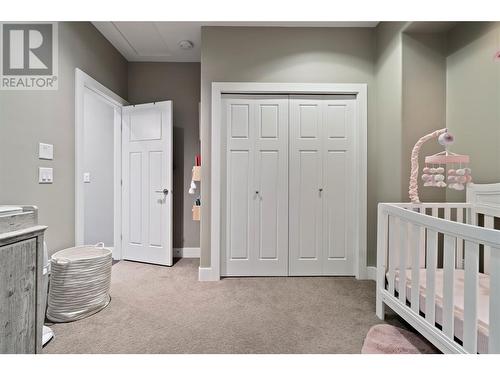 831 Clarance Avenue, Kelowna, BC - Indoor Photo Showing Bedroom