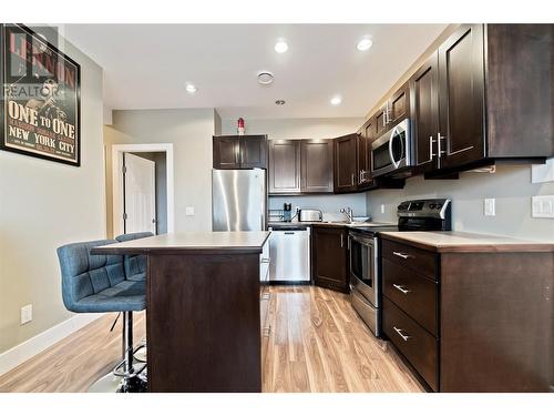 831 Clarance Avenue, Kelowna, BC - Indoor Photo Showing Kitchen With Stainless Steel Kitchen