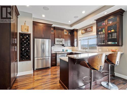 831 Clarance Avenue, Kelowna, BC - Indoor Photo Showing Kitchen With Stainless Steel Kitchen With Upgraded Kitchen