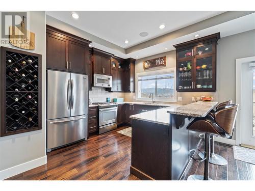 831 Clarance Avenue, Kelowna, BC - Indoor Photo Showing Kitchen With Stainless Steel Kitchen With Upgraded Kitchen