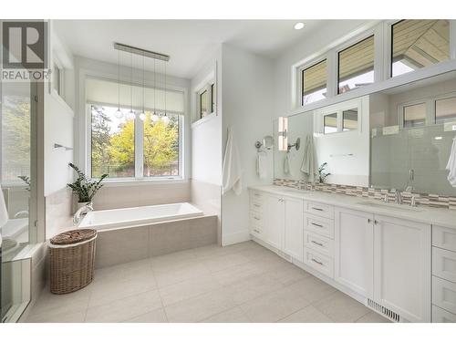 689 Birdie Lake Place, Vernon, BC - Indoor Photo Showing Bathroom