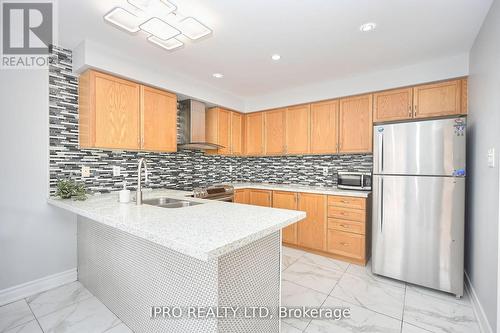 27 Silver Egret Road, Brampton, ON - Indoor Photo Showing Kitchen With Double Sink With Upgraded Kitchen