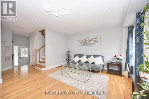 27 Silver Egret Road, Brampton, ON - Indoor Photo Showing Living Room