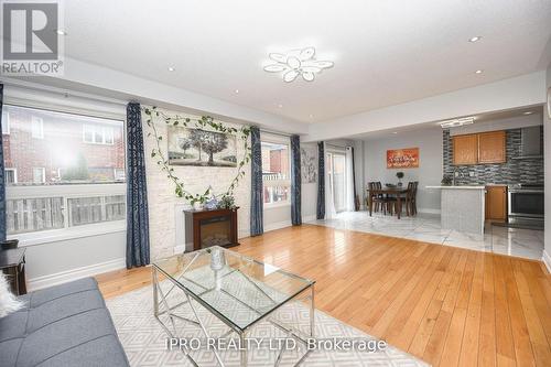 27 Silver Egret Road, Brampton, ON - Indoor Photo Showing Living Room