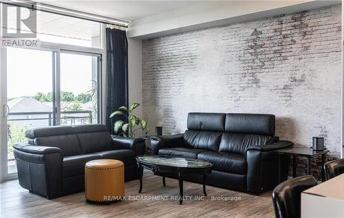 303 - 120 Springvalley Crescent, Hamilton, ON - Indoor Photo Showing Living Room