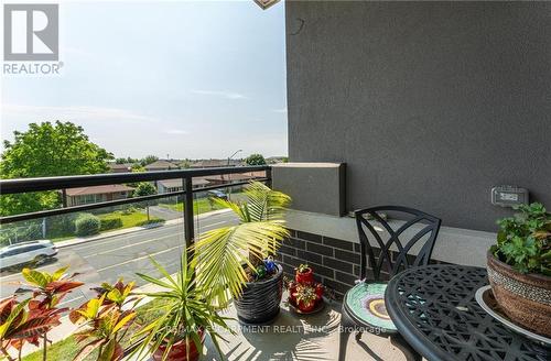 303 - 120 Springvalley Crescent, Hamilton, ON - Outdoor