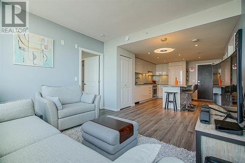 6638 Dunblane Avenue, Burnaby, BC - Indoor Photo Showing Living Room