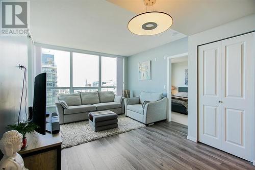 6638 Dunblane Avenue, Burnaby, BC - Indoor Photo Showing Living Room