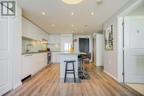 6638 Dunblane Avenue, Burnaby, BC - Indoor Photo Showing Kitchen