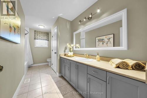56 Sonoma Lane, Hamilton, ON - Indoor Photo Showing Bathroom