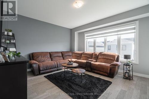 82 Sundin Drive, Haldimand, ON - Indoor Photo Showing Living Room