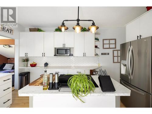 1602 30Th Street, Vernon, BC - Indoor Photo Showing Kitchen With Upgraded Kitchen