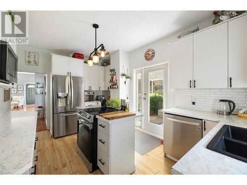 1602 30Th Street, Vernon, BC - Indoor Photo Showing Kitchen With Upgraded Kitchen