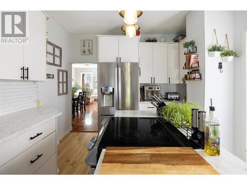 1602 30Th Street, Vernon, BC - Indoor Photo Showing Kitchen