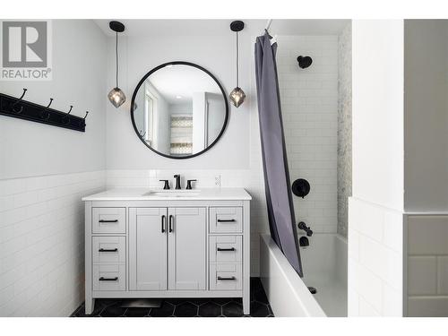 1602 30Th Street, Vernon, BC - Indoor Photo Showing Bathroom