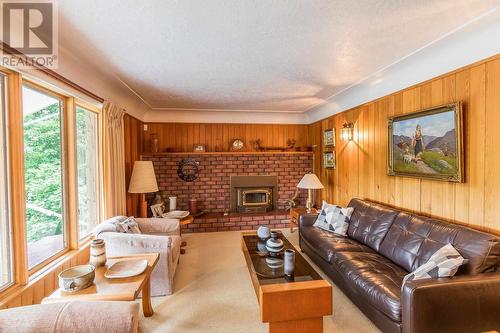 525 Morrison Ave, Sault Ste Marie, ON - Indoor Photo Showing Living Room With Fireplace