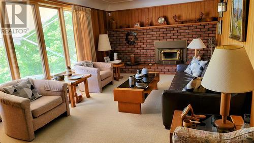 525 Morrison Ave, Sault Ste Marie, ON - Indoor Photo Showing Living Room With Fireplace