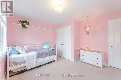 82 Joseph Crescent, Barrie, ON - Indoor Photo Showing Bedroom