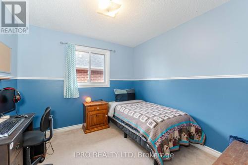 82 Joseph Crescent, Barrie, ON - Indoor Photo Showing Bedroom