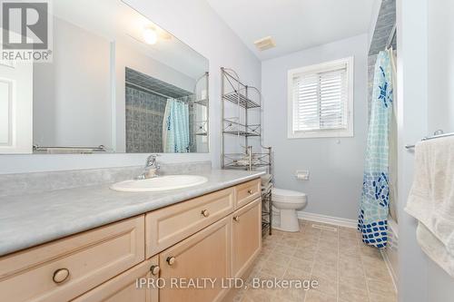 82 Joseph Crescent, Barrie, ON - Indoor Photo Showing Bathroom