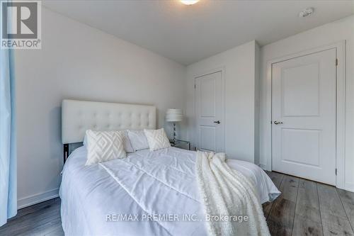 20 Red Maple Lane, Barrie, ON - Indoor Photo Showing Bedroom