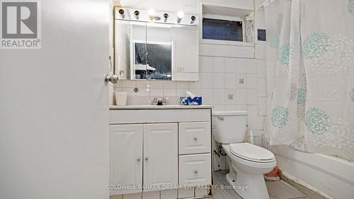 112 Hansen Road N, Brampton, ON - Indoor Photo Showing Bathroom