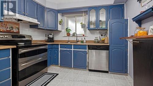 112 Hansen Road N, Brampton, ON - Indoor Photo Showing Kitchen With Double Sink