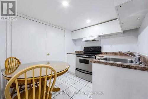 16 Susan Avenue, Brampton, ON - Indoor Photo Showing Kitchen