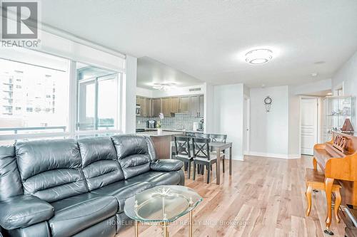 805 - 75 South Town Centre Boulevard, Markham, ON - Indoor Photo Showing Living Room