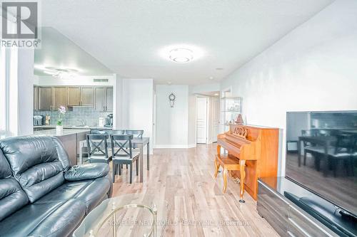 805 - 75 South Town Centre Boulevard, Markham, ON - Indoor Photo Showing Living Room