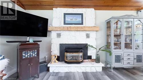 Cozy propane fireplace - 202 Birchwood Avenue, Kincardine Twp, ON - Indoor With Fireplace