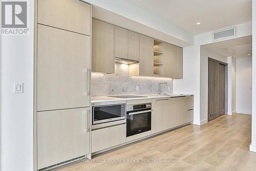 2511 - 85 Mcmahon Drive, Toronto, ON - Indoor Photo Showing Kitchen