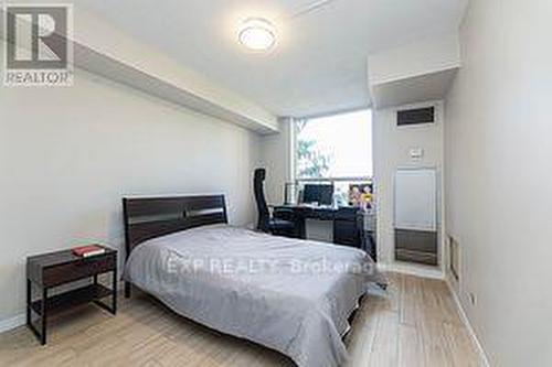 325 - 6 Humberline Drive, Toronto, ON - Indoor Photo Showing Bedroom